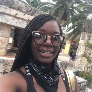 Meet your Posher, Desiree